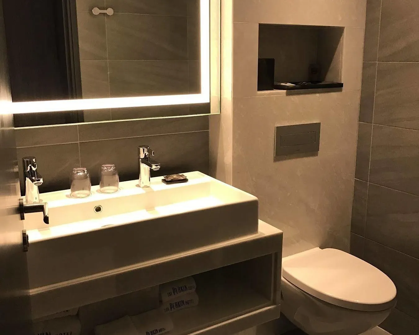 The Perkin Hotel Hongkong 4*,  Kina